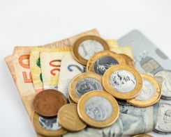 Inclusão bancária, tecnologia e mercado de trabalho favorável contribuíram para elevar endividamento das famílias, diz BC – Valor Econômico