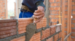 Construção civil reduz projeção de crescimento do setor para 1,8% - Folha de São Paulo