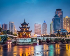Tecnologia impulsiona indústria da China, mas consumo fraco expõe desequilíbrio econômico - Valor Econômico