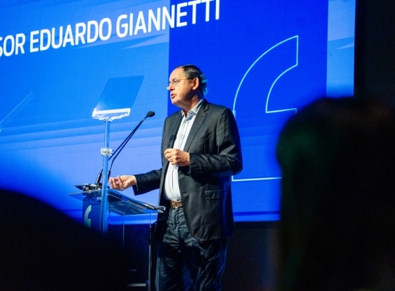 Profº Eduardo Giannetti